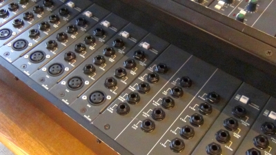 Soundtracs PC-MIDI console - audio connections
